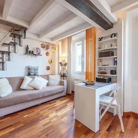 Uffizi Gallery In The Heart Of The Apartment
